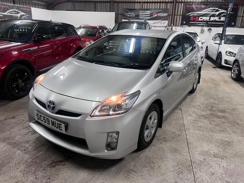TOYOTA PRIUS