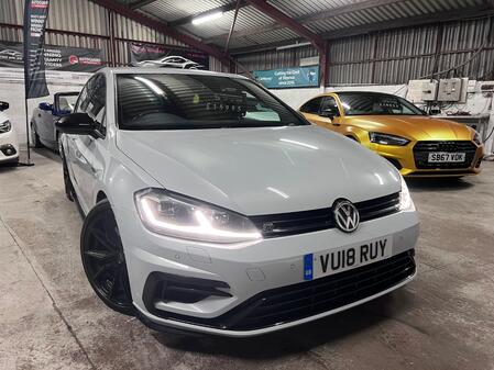 VOLKSWAGEN GOLF 2.0 TSI R
