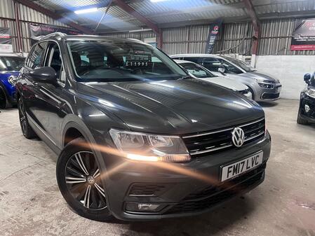VOLKSWAGEN TIGUAN 2.0 TDI BlueMotion Tech SE Navigation